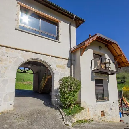 Vakantiehuis Le Fenil De Rubis *