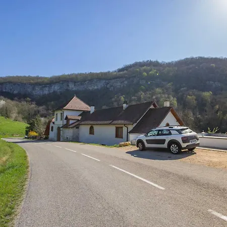 Vakantiehuis Le Fenil De Rubis *